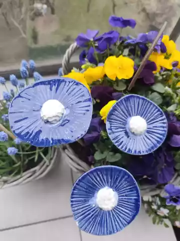 Kwiaty ceramiczne 2szt na drewnianych kijkach