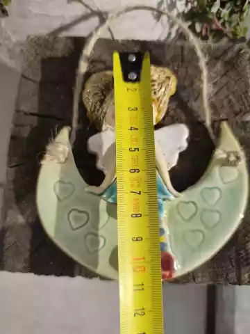 Anioł ceramiczny na szmaragdowym księżycu