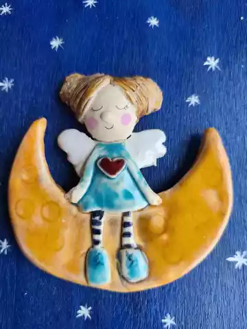 anioł ceramiczny na desce