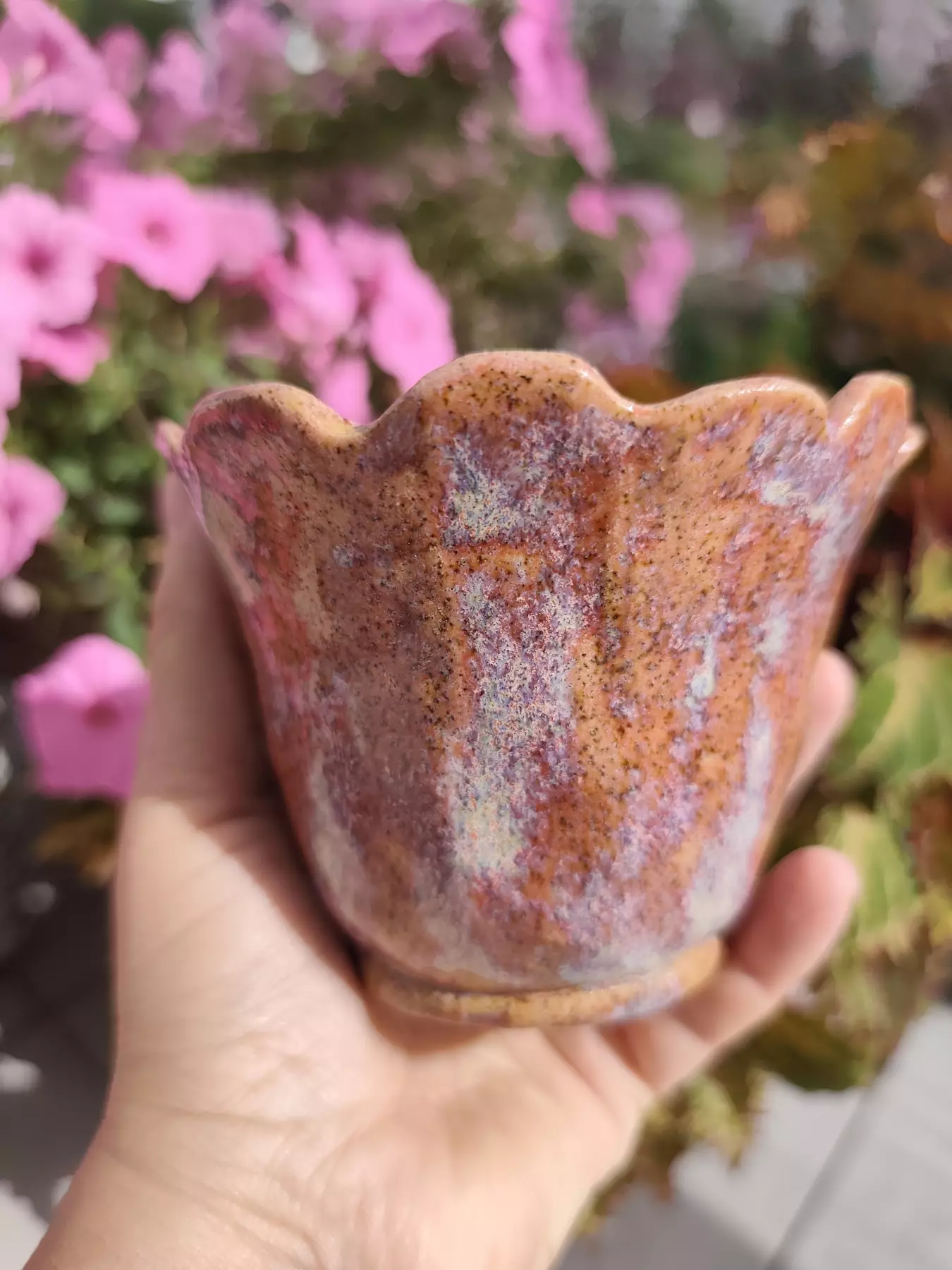 Doniczka ceramiczna różowy kwiat