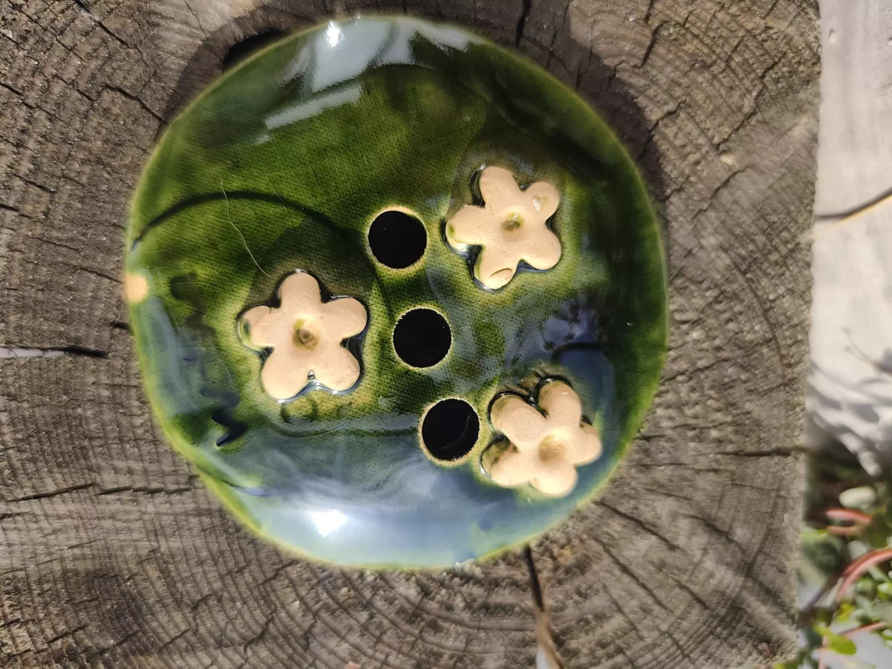 Mydelniczka ceramiczna zielona z koronką
